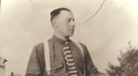 Portrait photo of Walter Leonhardt.